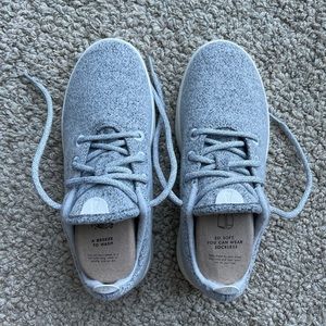 Allbirds
WOOL RUNNERS
Dapple Grey (Cream sole)
WROWDPO080

W8